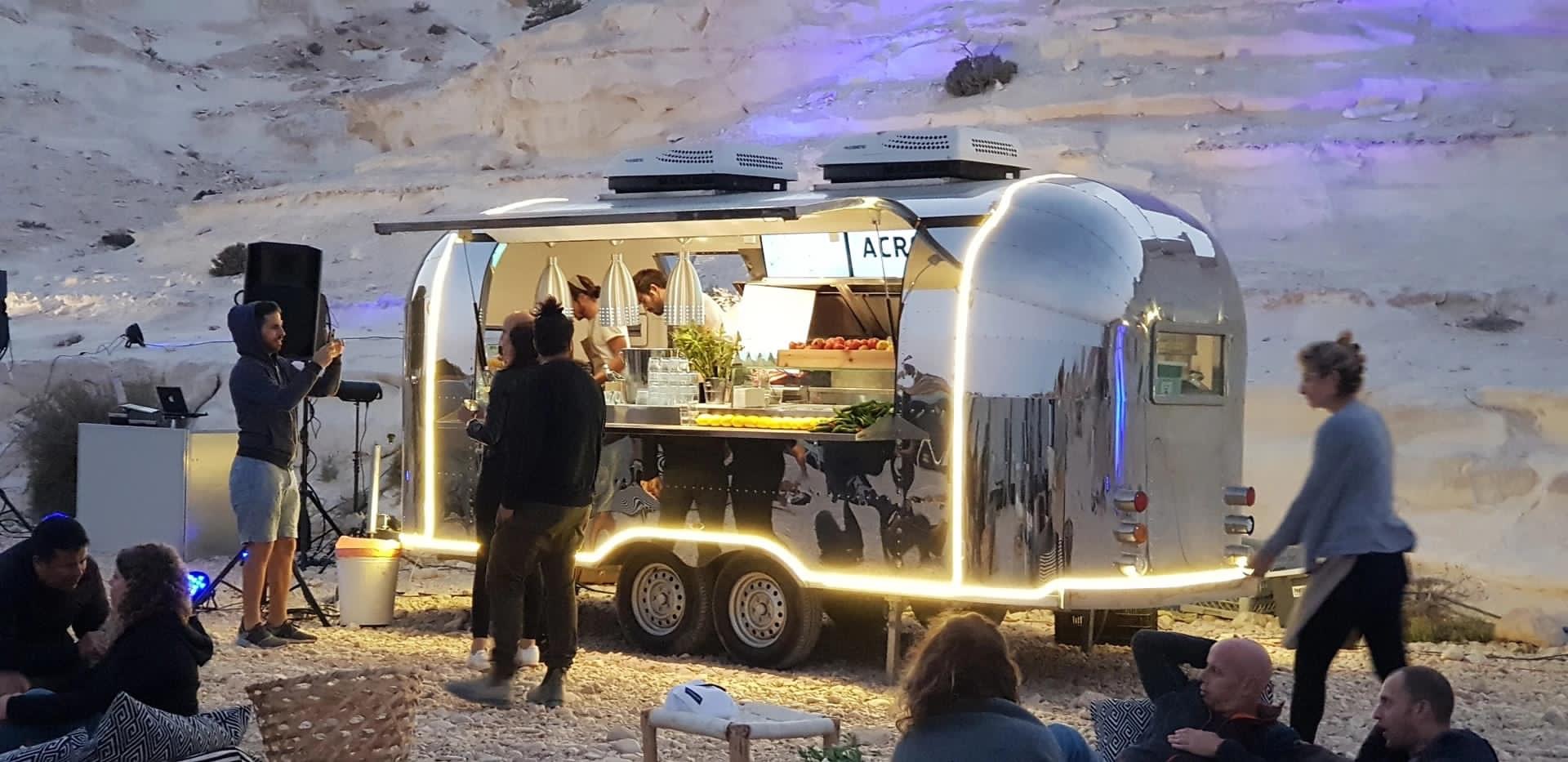 Das Knistern der Straßen: Warum Foodtrailer unsere Herzen erobern