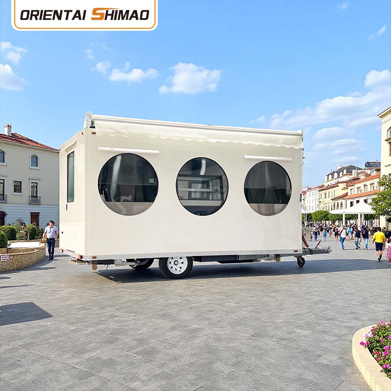 Quadratischer Lebensmittelwagen auf Rädern